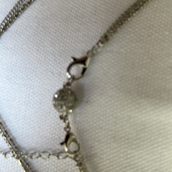 Silver leaf necklace. Nature inspired design with realistic leaf details. - Picture 2 of 3